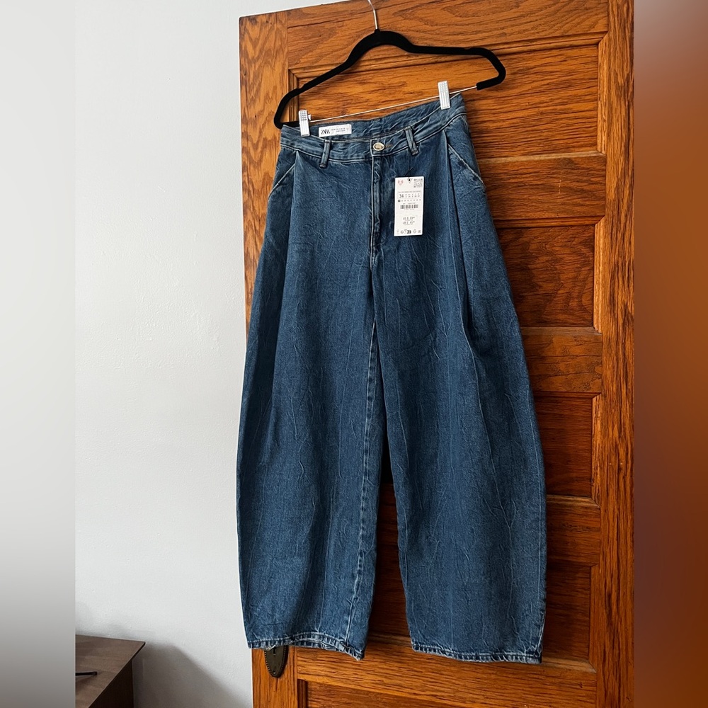 MODERN | Zara TRF Low Rise Pleated Barrel Leg Jeans, Size 2